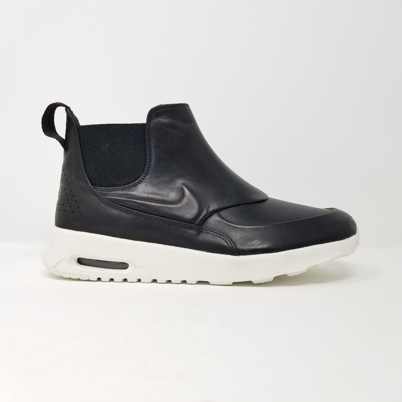 white nike aur